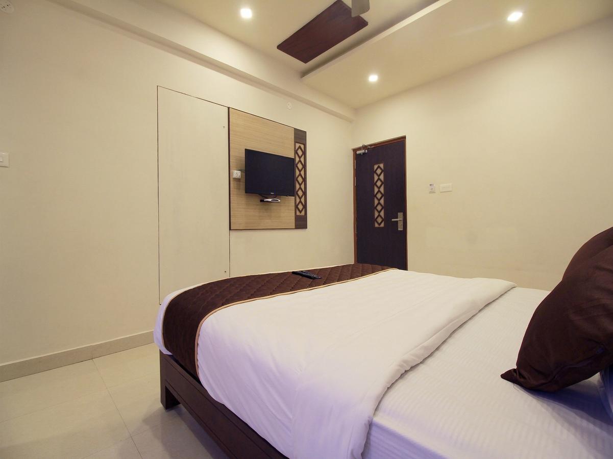 Oyo 11489 Pkn Classic Regency Madurai Exterior foto